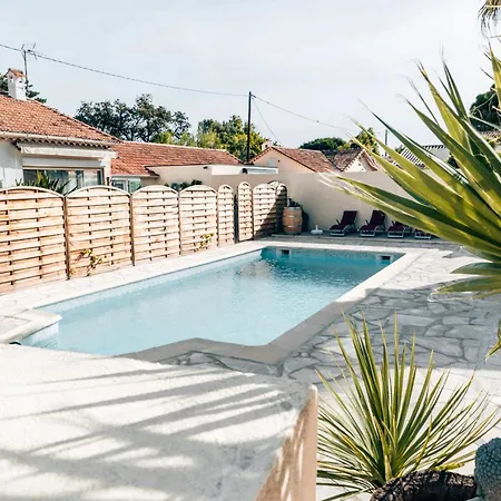 Reve D'azur: Beachfront With Shared Pool And Bbq Terrace * Sainte-Maxime