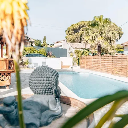 Holiday home Reve D'azur: Beachfront With Shared Pool And Bbq Terrace