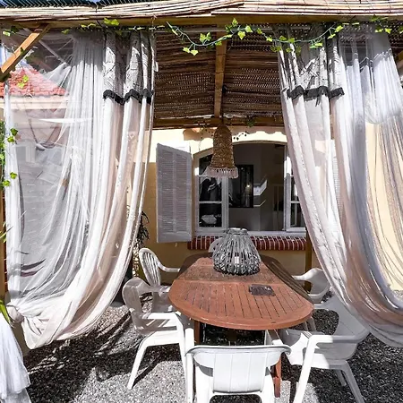 Holiday home Reve D'azur: Beachfront With Shared Pool And Bbq Terrace Sainte-Maxime