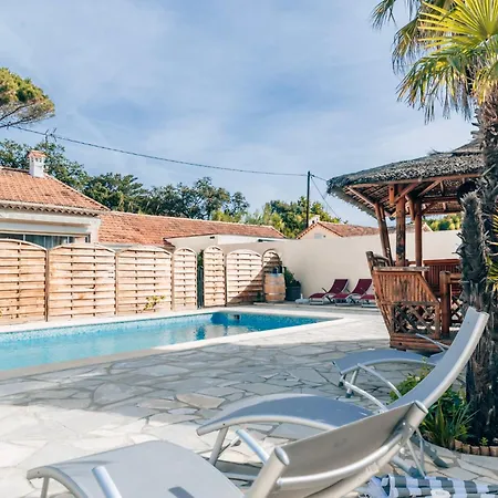 Holiday home Reve D'azur: Beachfront With Shared Pool And Bbq Terrace
