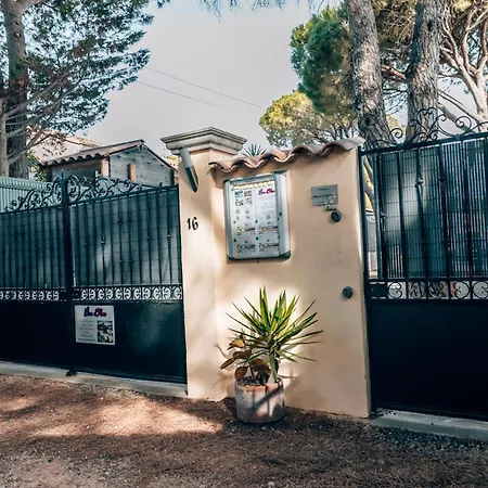 Holiday home Reve D'azur: Beachfront With Shared Pool And Bbq Terrace Sainte-Maxime