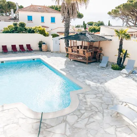 Holiday home Reve D'azur: Beachfront With Shared Pool And Bbq Terrace *