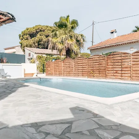 Reve D'azur: Beachfront With Shared Pool And Bbq Terrace Holiday home Sainte-Maxime
