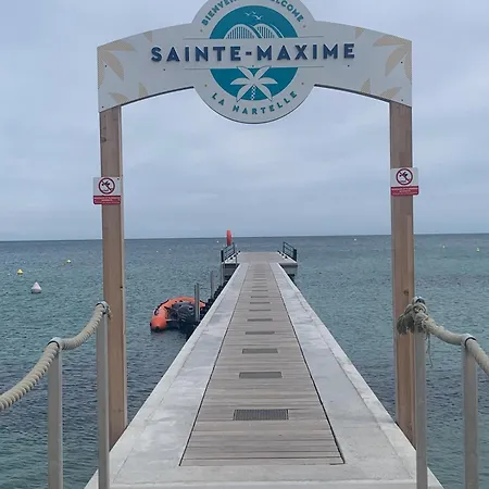 Reve D'azur: Beachfront With Shared Pool And Bbq Terrace Holiday home Sainte-Maxime