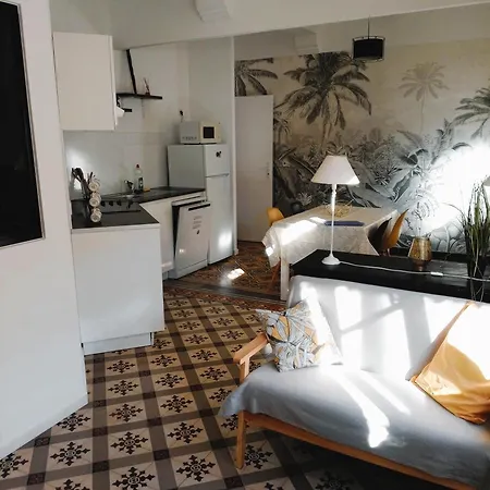 Holiday home Reve D'azur: Beachfront With Shared Pool And Bbq Terrace *