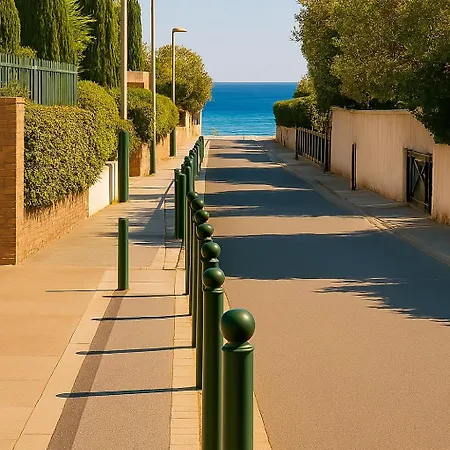 Reve D'azur: Beachfront With Shared Pool And Bbq Terrace *