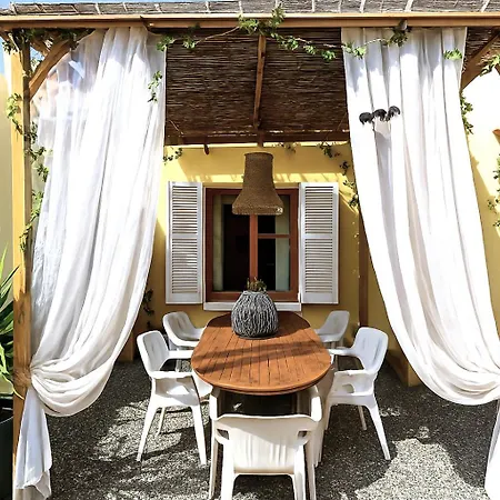 Reve D'azur: Beachfront With Shared Pool And Bbq Terrace Holiday home